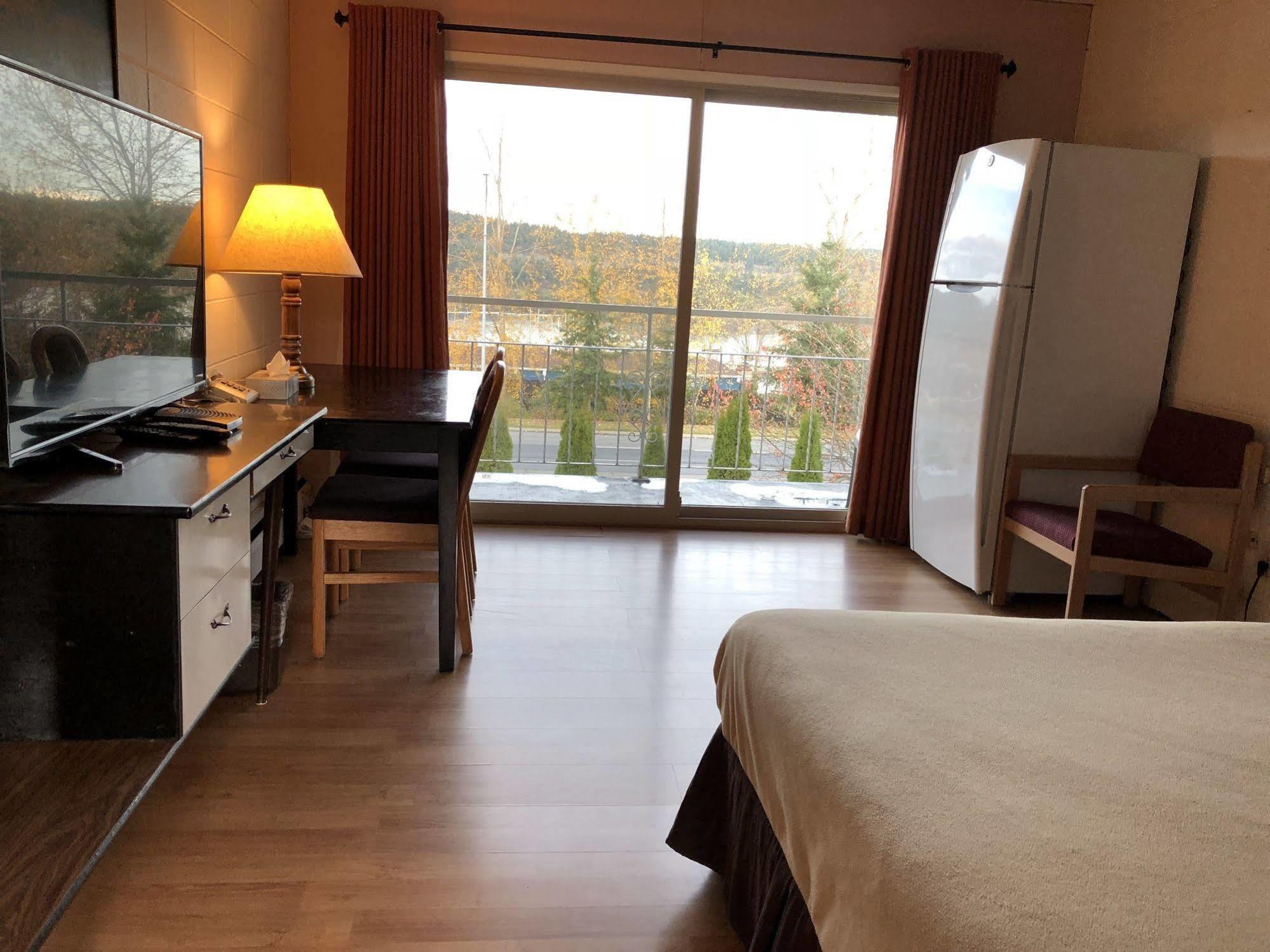 Holiday House Motel Ladysmith Εξωτερικό φωτογραφία