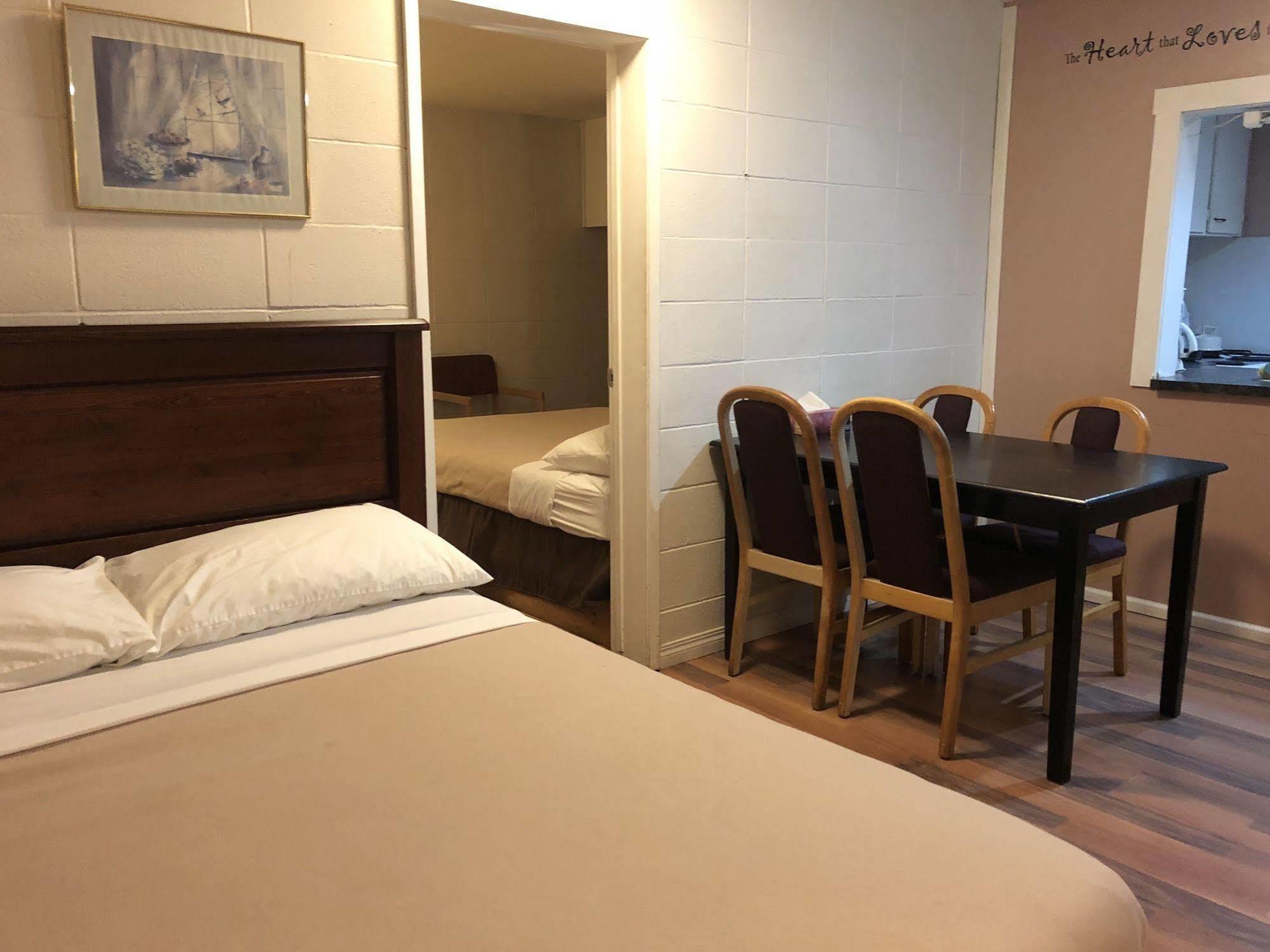 Holiday House Motel Ladysmith Εξωτερικό φωτογραφία